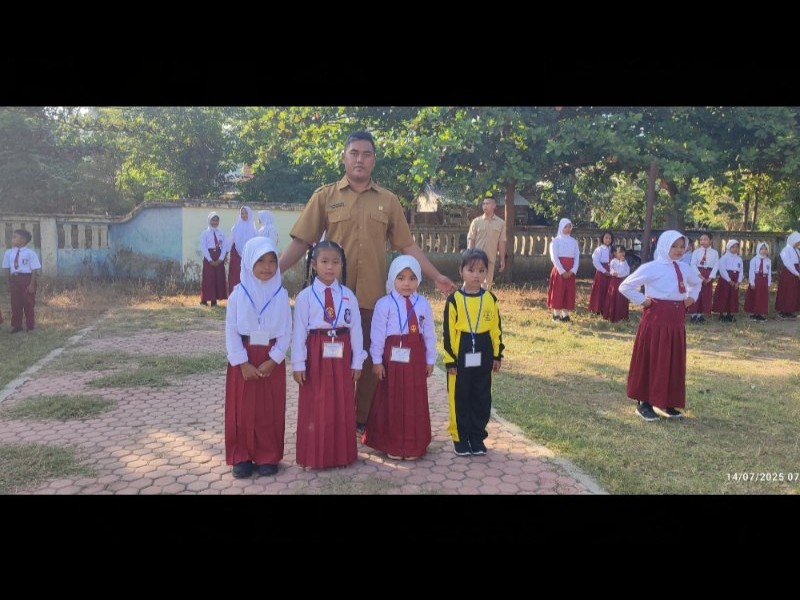 UPACARA RUTIN DAN PEMBAGIAN LOMBA MPLS